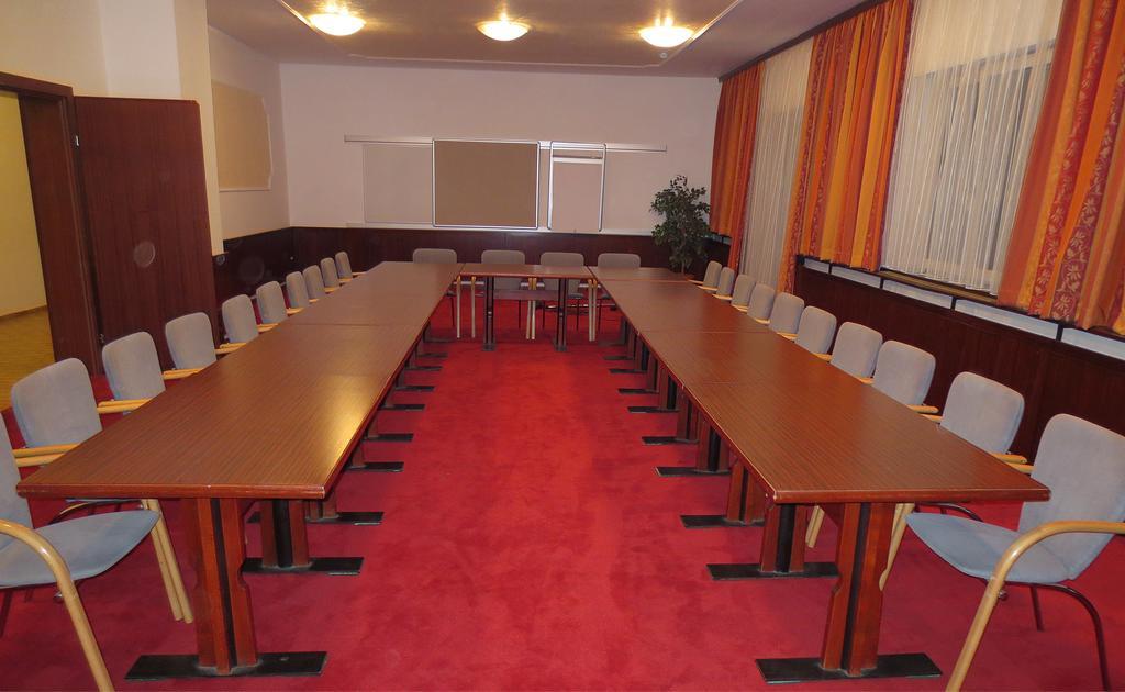 Hotel Zur Post Ілльміц Екстер'єр фото