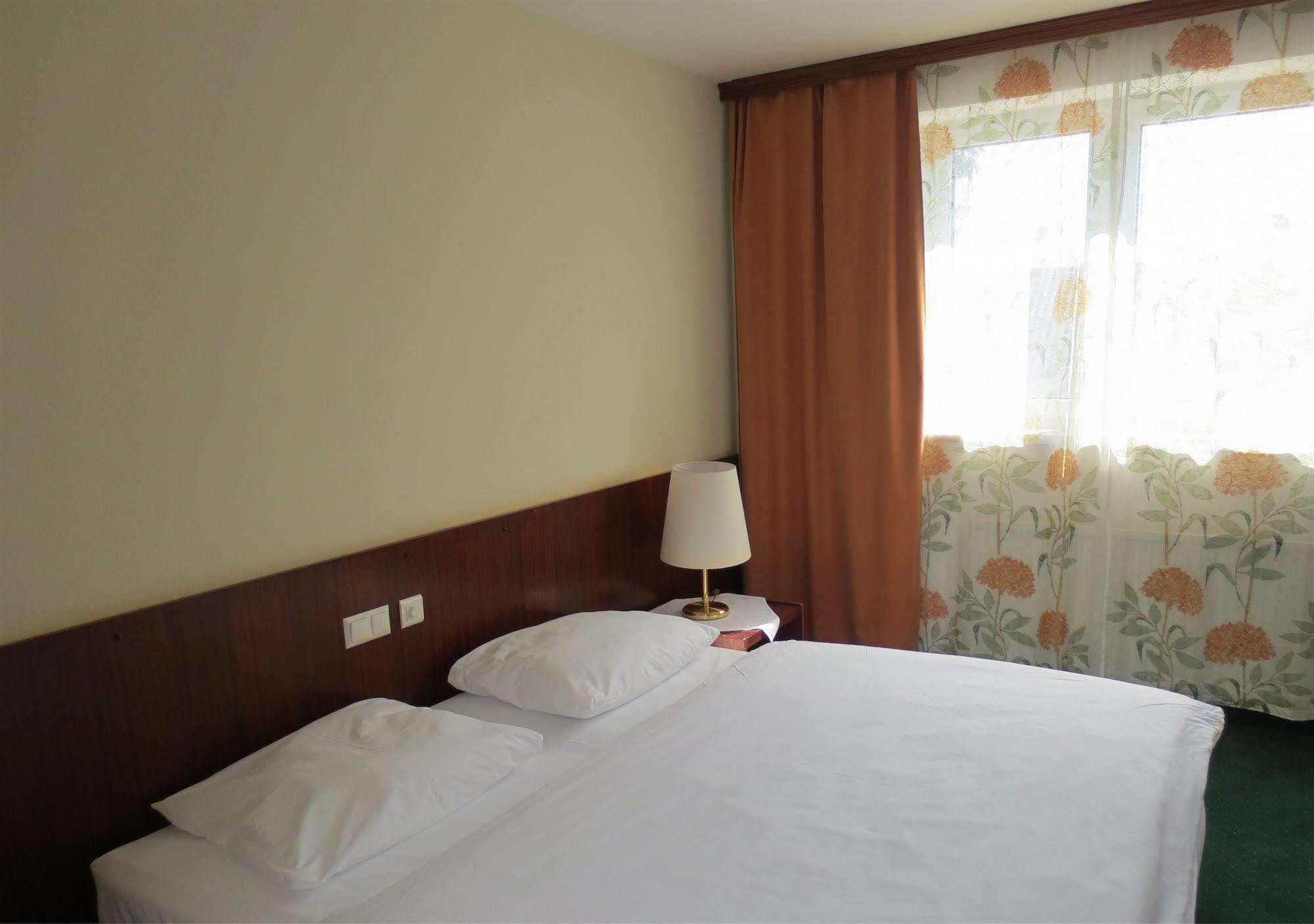 Hotel Zur Post Ілльміц Екстер'єр фото