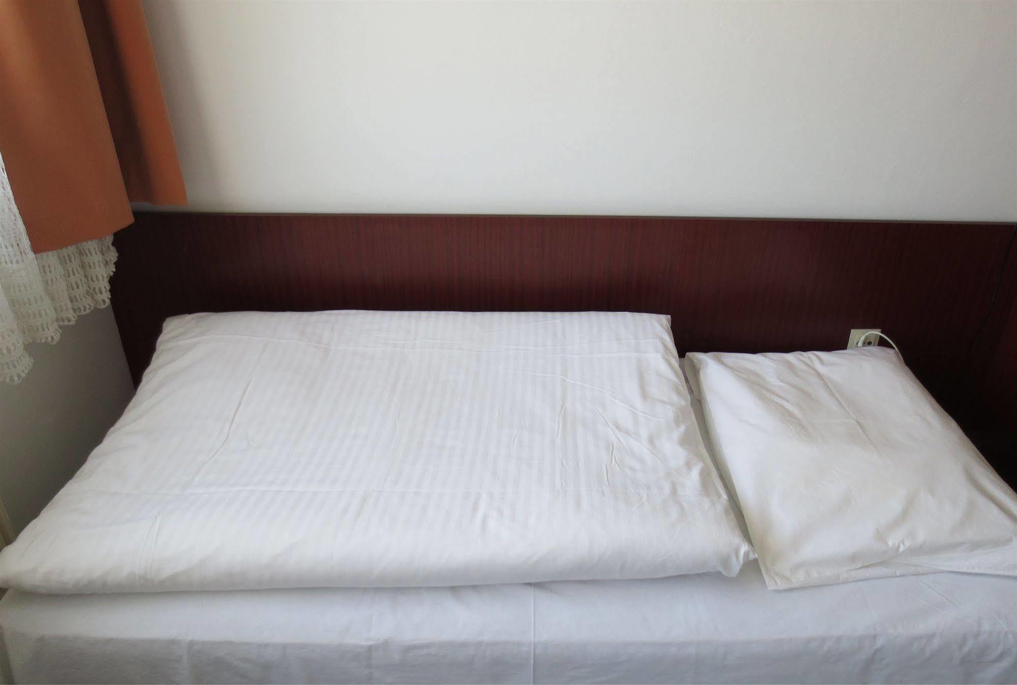 Hotel Zur Post Ілльміц Екстер'єр фото