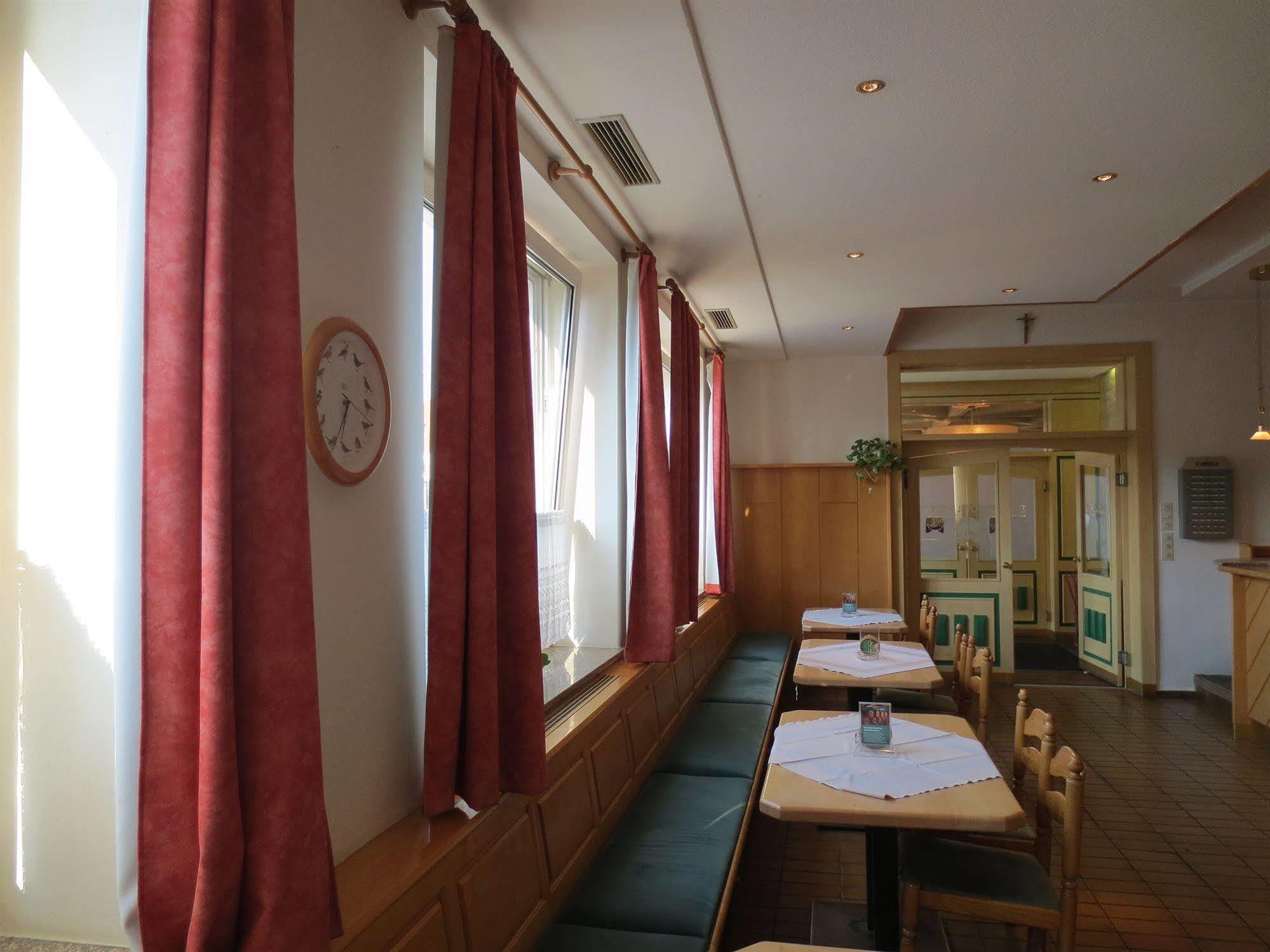 Hotel Zur Post Ілльміц Екстер'єр фото
